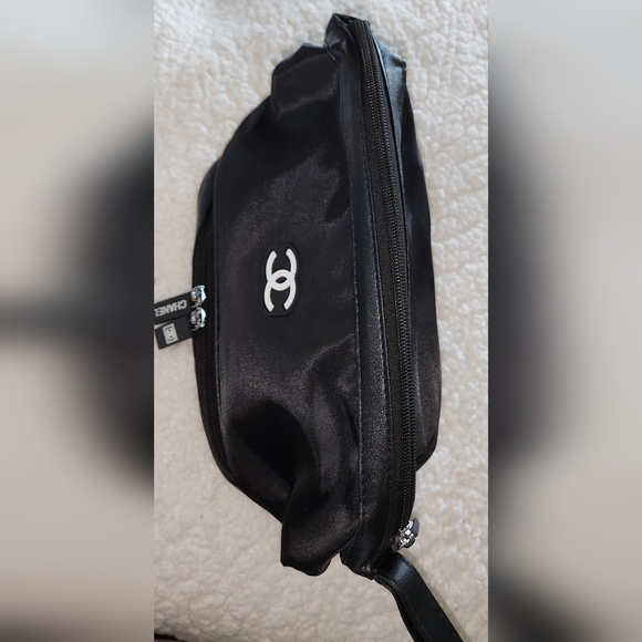 CHANEL 2024 Cosmetic/Vanity Bag with Bottom Zippered Compartment NWOT - Picture 6 of 14